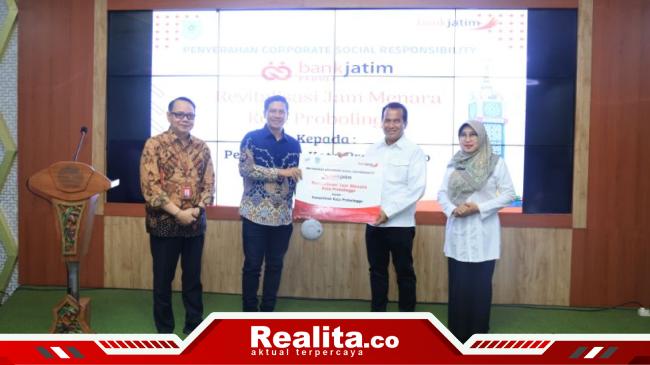 Memperindah Kota Probolinggo, Bank Jatim Bantu Revitalisasi Jam&nbsp;Menara