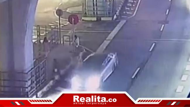 Pengendara Mabuk, Mobil Tabrak Nenek Penyeberang Jalan hingga Terpental di Udara