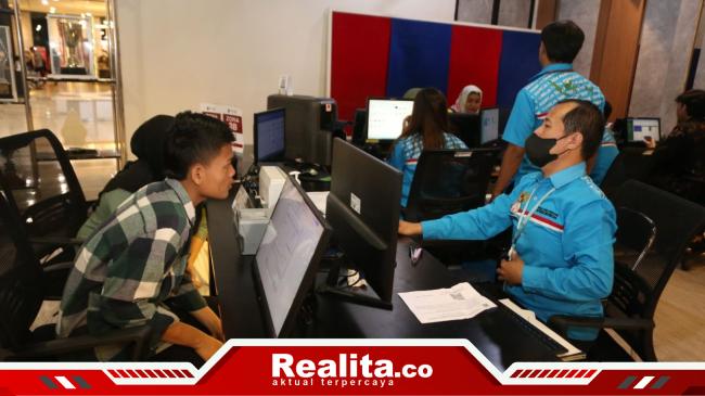 Pemkot Surabaya Lakukan Percepatan Aktivasi IKD dengan Jemput Bola di Balai&nbsp;RW