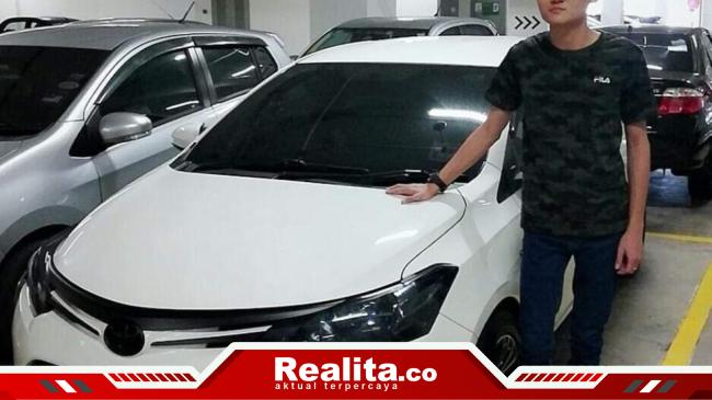 Mayat Pria Membusuk Dalam Toyota Vioz Bikin Heboh Warga