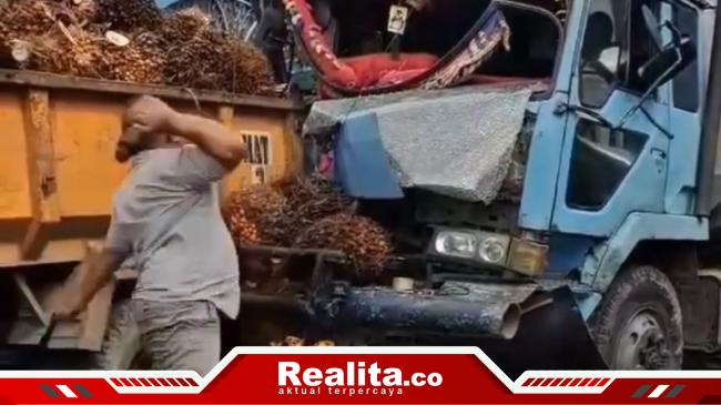 Diduga Alami Rem Blong, Truk Tangki Hantam Sejumlah Kendaraan di Siantar
