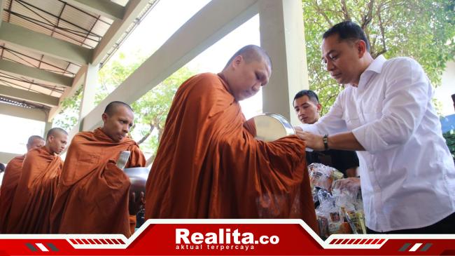 Hadiri Pindapata dan Pabbajja Samanera, Wali kota Berharap Semakin Banyak Bhikku Penyebar Kebaikan