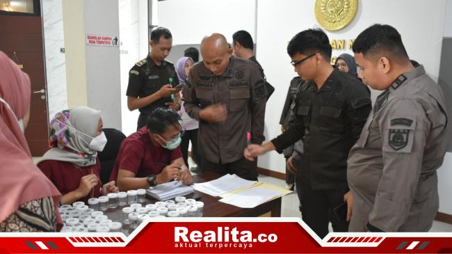 Cegah Penyalahgunaan Narkoba, Kejari Tanjung Perak Tes Urine Seluruh Pegawainya