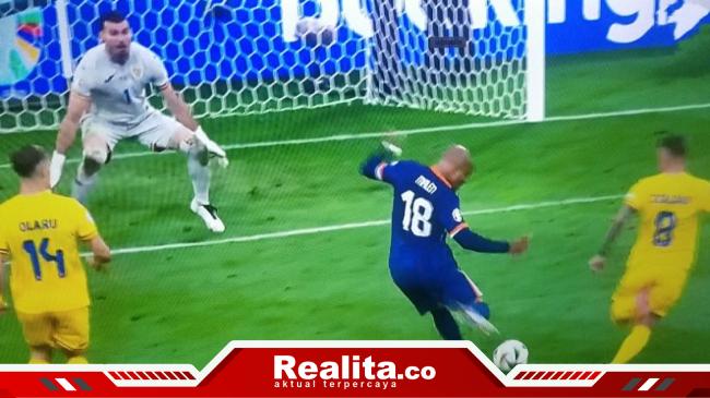 Belanda Bantai Romania 3-0