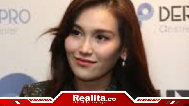 Serempetan di Jalan Tol, Mobil Alphard Ayu Ting Ting Lecet