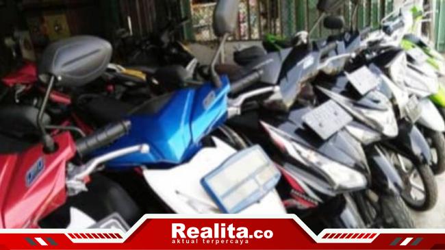 Polisi Angkut Puluhan Motor ‘Hantu’ di Sebuah Rumah di Kabupaten&nbsp;Bekasi